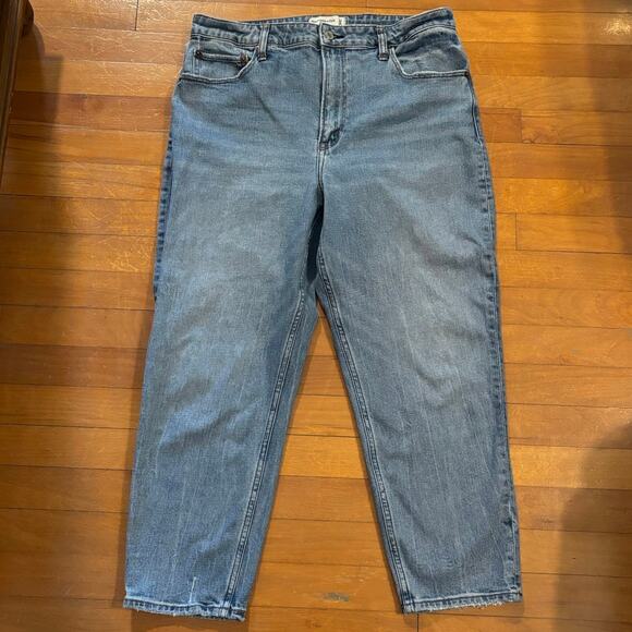 Abercrombie & Fitch A&F Size 32 14 Short Curve Love The Mom High Rise Jeans - Picture 1 of 4